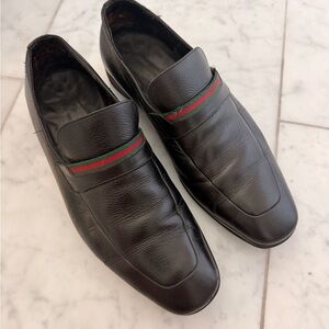Vintage Gucci Black Leather Loafers with Green and Red Stripe
